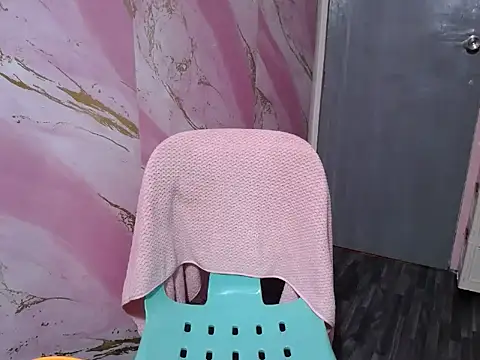 sexyloveee online show from December 3, 2025, 3:54 pm