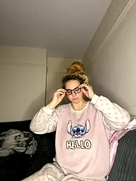 Snapshot of TabbyLovexox chatting on November 6, 2025, 7:20 am TabbyLovexox online show from November 6, 2025, 7:20 am