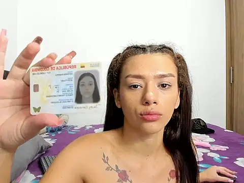 Snapshot of britney_london_x chatting on November 28, 2025, 10:01 pm britney london x online show from November 28, 2025, 10:01 pm