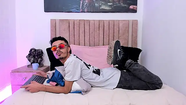 Timothe Evans online show from October 24, 2025, 9:11 pm