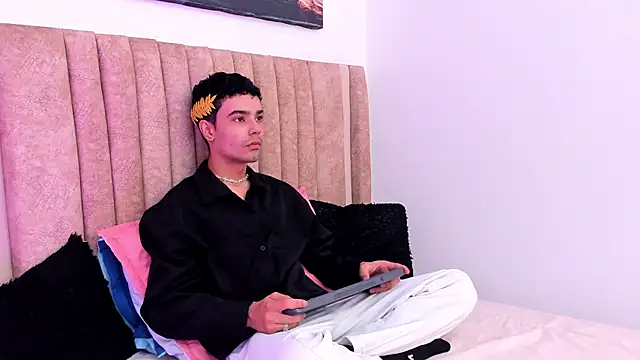 Timothe Evans online show from November 14, 2025, 8:07 pm