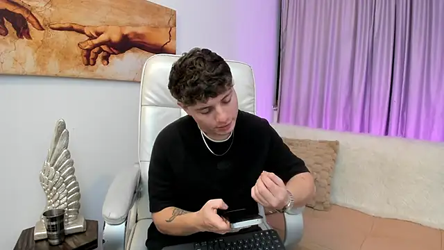 Leoo Miller online show from November 5, 2025, 4:23 am