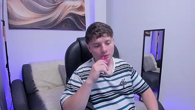 Leoo Miller online show from December 17, 2025, 7:47 am