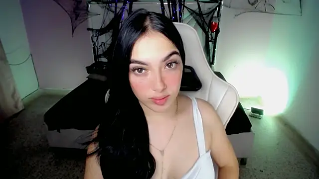 cielooo  online show from October 28, 2025, 8:11 pm