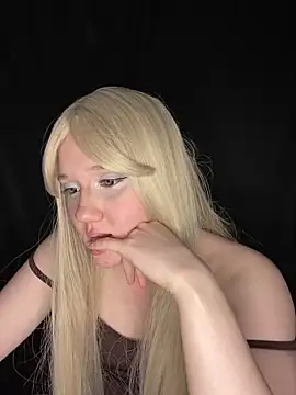 Snapshot of Darling_Bri_ chatting on October 23, 2025, 7:23 pm Darling Bri online show from October 23, 2025, 7:23 pm