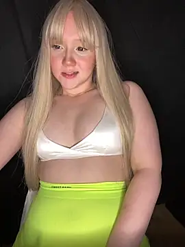 Snapshot of Darling_Bri_ chatting on October 24, 2025, 4:36 pm Darling Bri online show from October 24, 2025, 4:36 pm