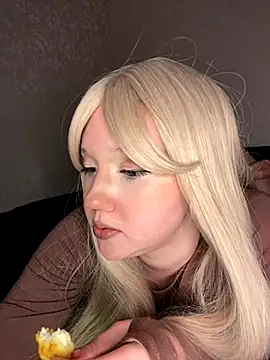 Snapshot of Darling_Bri_ chatting on November 1, 2025, 8:55 pm Darling Bri online show from November 1, 2025, 8:55 pm