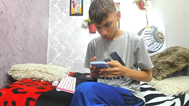 sexyboys cutex18 online show from November 15, 2025, 8:16 pm