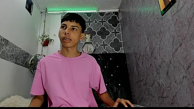 sexyboys cutex18 online show from March 15, 2026, 10:16 pm