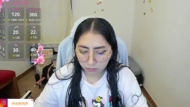 LoveLyy- online show from November 9, 2025, 4:49 pm