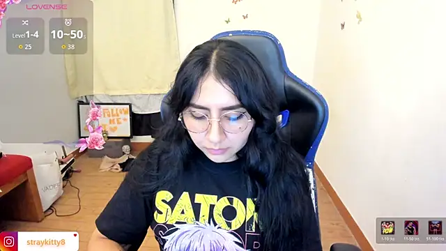 Snapshot of LoveLyy- chatting on January 18, 2026, 3:32 am LoveLyy- online show from January 18, 2026, 3:32 am