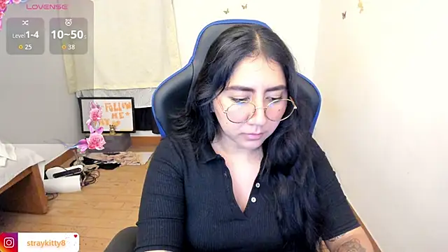 LoveLyy- online show from June 2, 2026, 11:18 pm