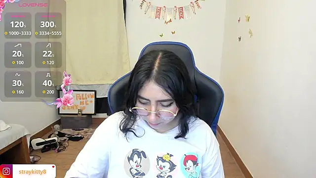Snapshot of LoveLyy- chatting on June 25, 2026, 12:21 am LoveLyy- online show from June 25, 2026, 12:21 am