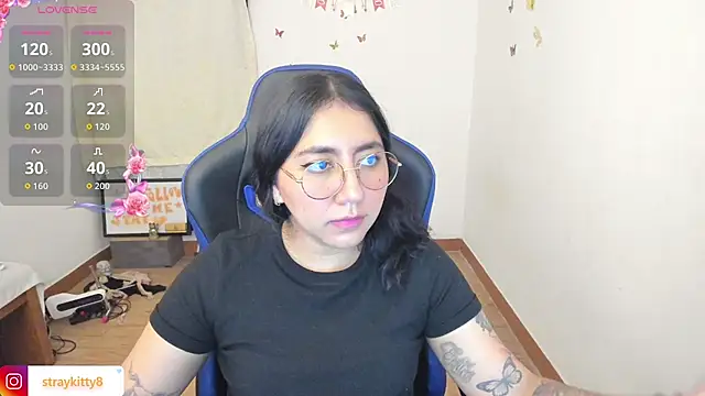 Snapshot of LoveLyy- chatting on July 30, 2026, 12:20 am LoveLyy- online show from July 30, 2026, 12:20 am