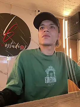 santyrestrepo online show from June 25, 2026, 1:05 am