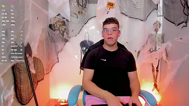 alex boyy online show from October 28, 2025, 6:54 pm