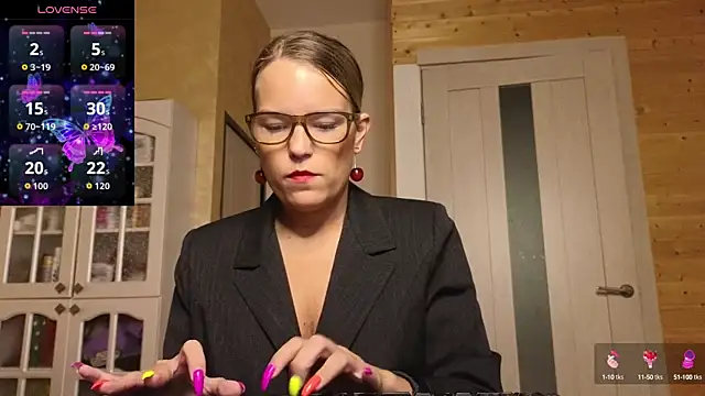 Snapshot of Lady_Shine chatting on October 6, 2025, 3:48 am Lady Shine online show from October 6, 2025, 3:48 am