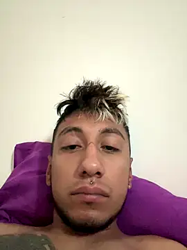 Snapshot of DLORAH876 chatting on November 8, 2025, 5:01 pm DLORAH876 online show from November 8, 2025, 5:01 pm