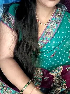 Snapshot of Rashmi_011 chatting on April 17, 2026, 11:52 pm Rashmi 011 online show from April 17, 2026, 11:52 pm