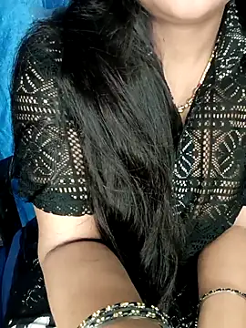 Snapshot of Rashmi_011 chatting on April 28, 2026, 1:15 am Rashmi 011 online show from April 28, 2026, 1:15 am