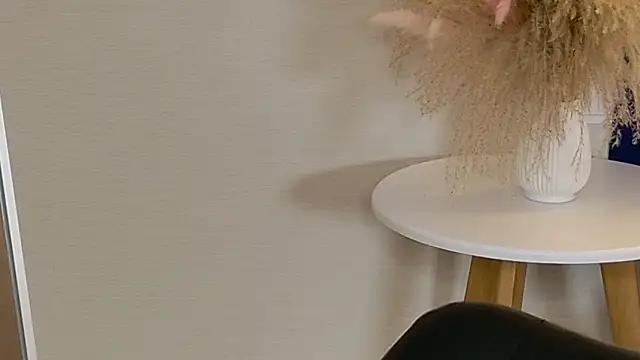 Snapshot of Alexis_Lovely chatting on December 17, 2025, 5:13 am Alexis Lovely online show from December 17, 2025, 5:13 am