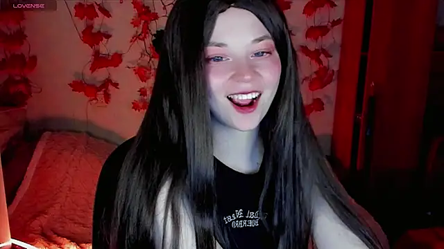 HoneyDazzle online show from October 9, 2025, 6:28 pm