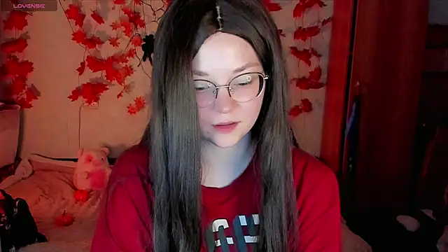 HoneyDazzle online show from October 10, 2025, 7:35 pm