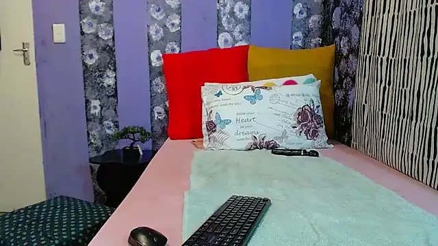 Bigboobsbooty online show from April 9, 2026, 5:40 pm