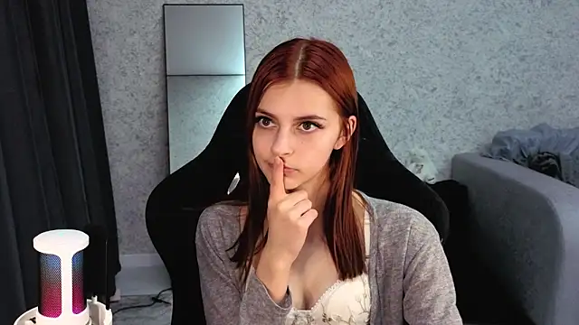 kitti sweett online show from October 28, 2025, 7:49 pm