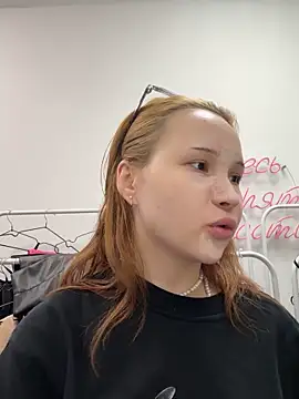 Roxy Riper online show from October 6, 2025, 3:42 pm