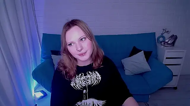 AuroraMour online show from October 8, 2025, 5:10 pm