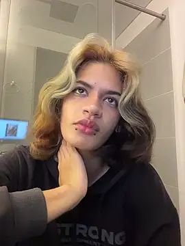 Snapshot of sukulaurens chatting on November 18, 2025, 6:34 pm sukulaurens online show from November 18, 2025, 6:34 pm