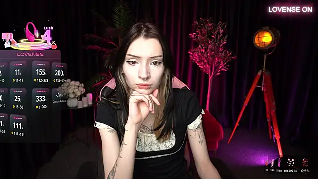 Snapshot of Trix_Void chatting on January 15, 2026, 11:48 am Trix Void online show from January 15, 2026, 11:48 am