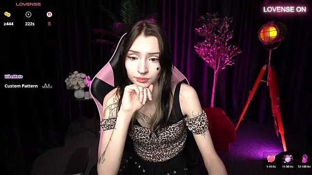 Snapshot of Trix_Void chatting on February 5, 2026, 11:26 am Trix Void online show from February 5, 2026, 11:26 am