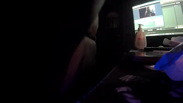 Snapshot of suicdemask chatting on February 3, 2026, 7:41 pm suicdemask online show from February 3, 2026, 7:41 pm