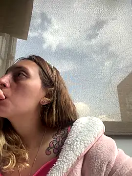 Mia dca online show from October 23, 2025, 3:11 pm