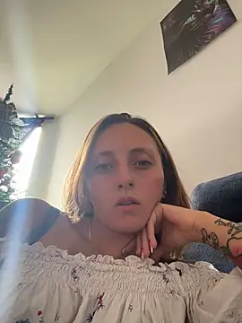 Mia dca online show from December 18, 2025, 7:31 pm