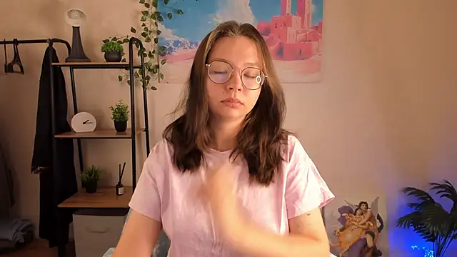 Nuura Moore online show from October 27, 2025, 12:47 am