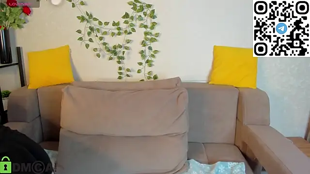 Nuura Moore online show from November 29, 2025, 1:08 am