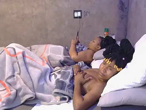 petite queenx online show from October 28, 2025, 2:04 am