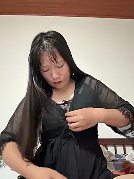 Snapshot of TrangNemo chatting on October 22, 2025, 8:19 pm TrangNemo online show from October 22, 2025, 8:19 pm