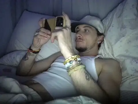 Snapshot of Dubbsssss chatting on July 1, 2026, 9:22 am Dubbsssss online show from July 1, 2026, 9:22 am