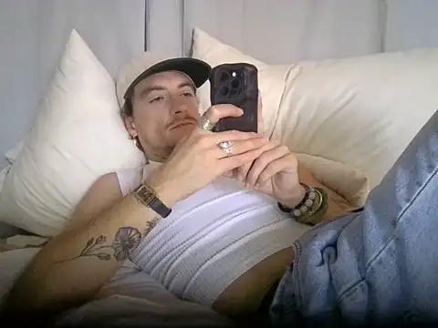 Snapshot of Dubbsssss chatting on July 14, 2026, 4:45 pm Dubbsssss online show from July 14, 2026, 4:45 pm