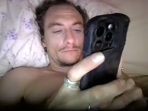 Snapshot of Dubbsssss chatting on July 15, 2026, 4:51 am Dubbsssss online show from July 15, 2026, 4:51 am