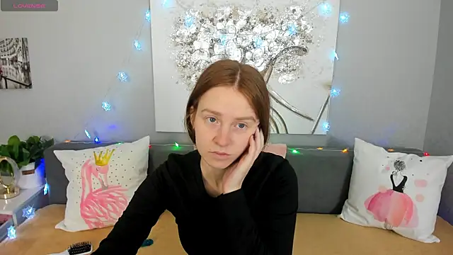 Snapshot of Evarey_ chatting on December 15, 2025, 5:12 am Evarey online show from December 15, 2025, 5:12 am