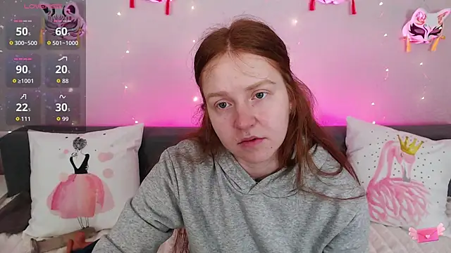 Snapshot of Evarey_ chatting on May 14, 2026, 5:03 am Evarey online show from May 14, 2026, 5:03 am