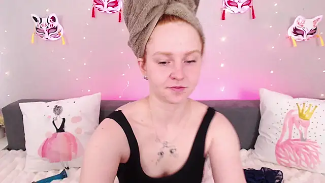 Snapshot of Evarey_ chatting on July 8, 2026, 5:01 am Evarey online show from July 8, 2026, 5:01 am