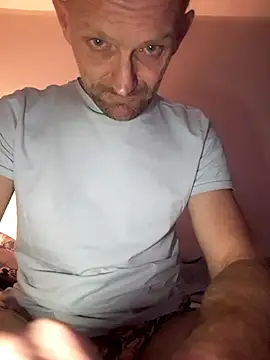 Snapshot of Remello1 chatting on November 13, 2025, 6:18 pm Remello1 online show from November 13, 2025, 6:18 pm