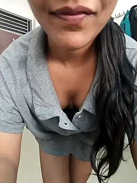 Snapshot of anshika0124 chatting on November 27, 2025, 5:31 am anshika0124 online show from November 27, 2025, 5:31 am