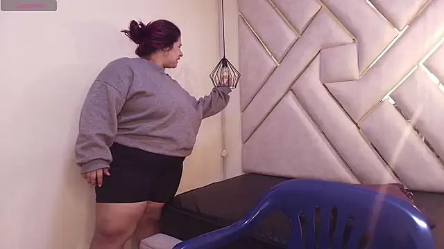 Addyy 02 online show from November 25, 2025, 5:24 pm